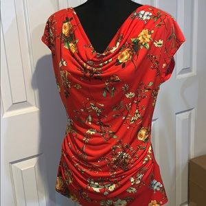 Beautiful flattering pull over top